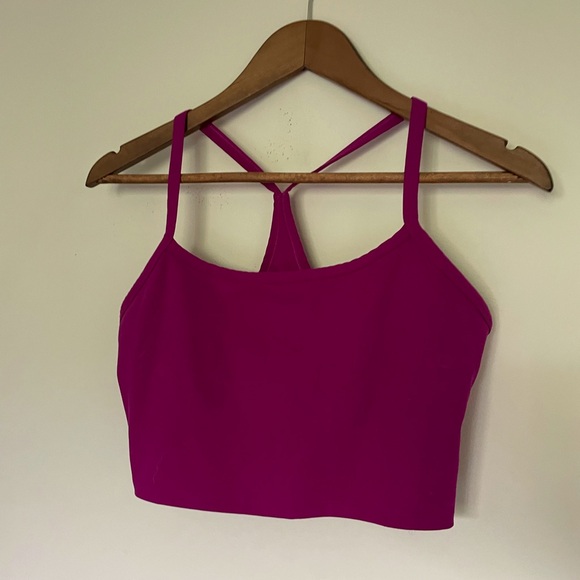 Very flattering sports bra from Gap - Picture 1 of 6
